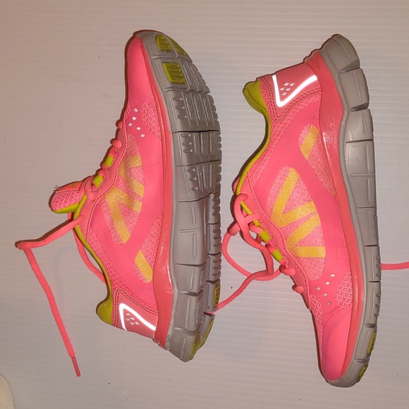 Pink/Salmon Used๐ฃ AVIA Memory Foam Fashion Sneakers Used Flex Sole Color change - Picture 4 of 13